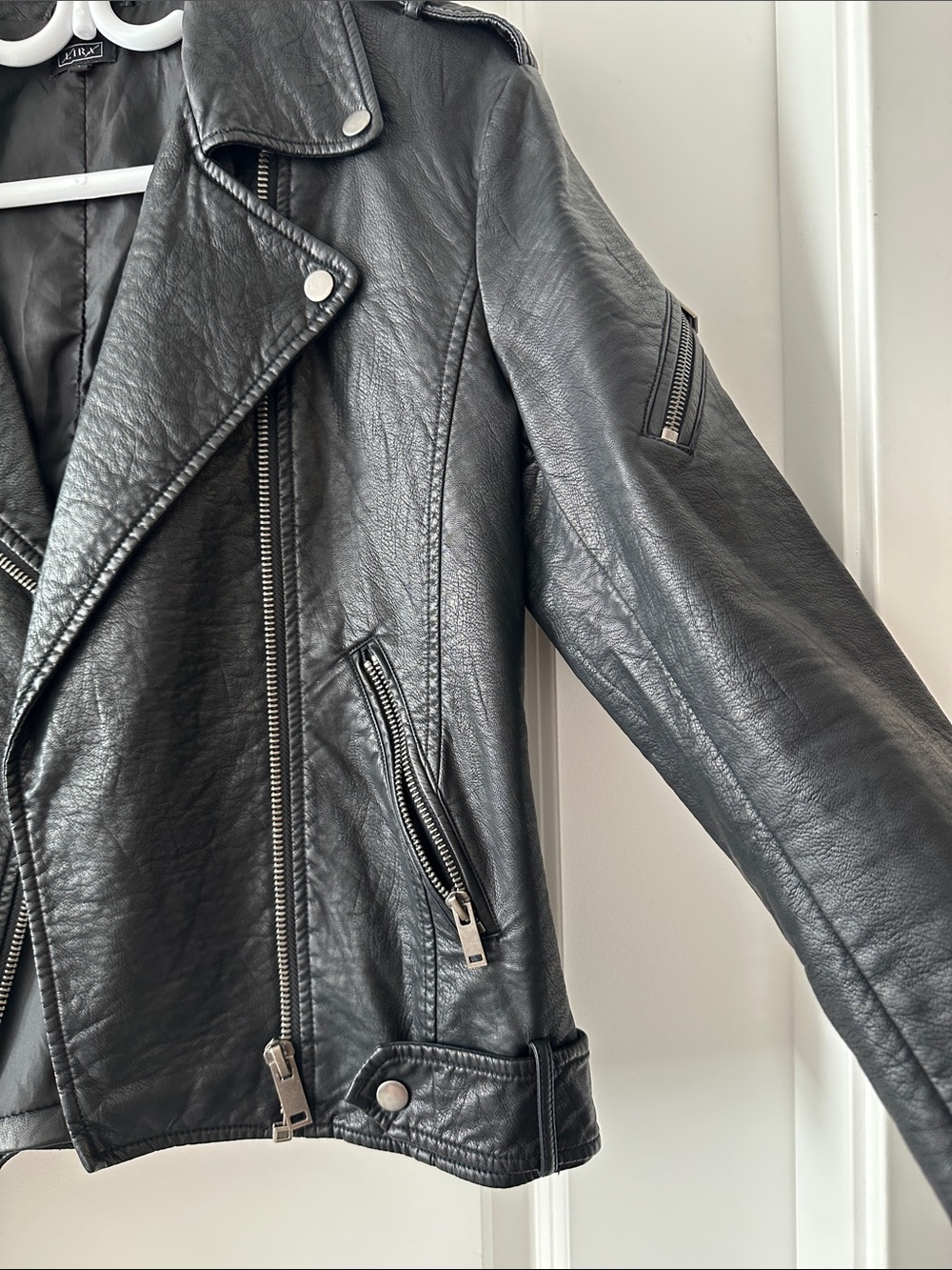 le chateau Black Faux Leather Moto Jacket with Silver Hardware - Picture 4 of 7
